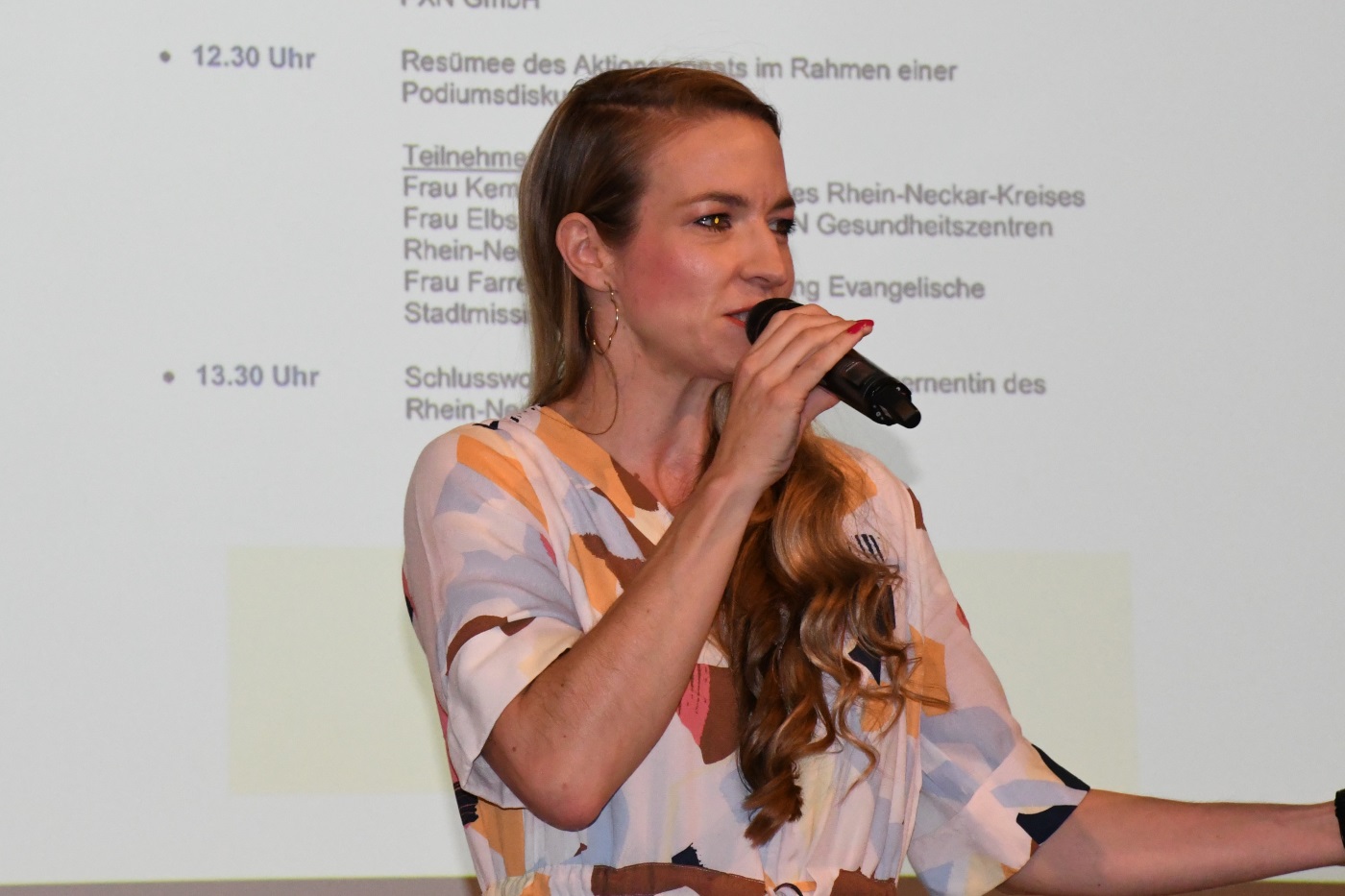 Abschlussveranstaltung der Kampagne Soziale Berufe / Berufe mit Herz vom Rhein-Neckar-Kreis im Palatin Wiesloch, Moderatorin Janina Klabes