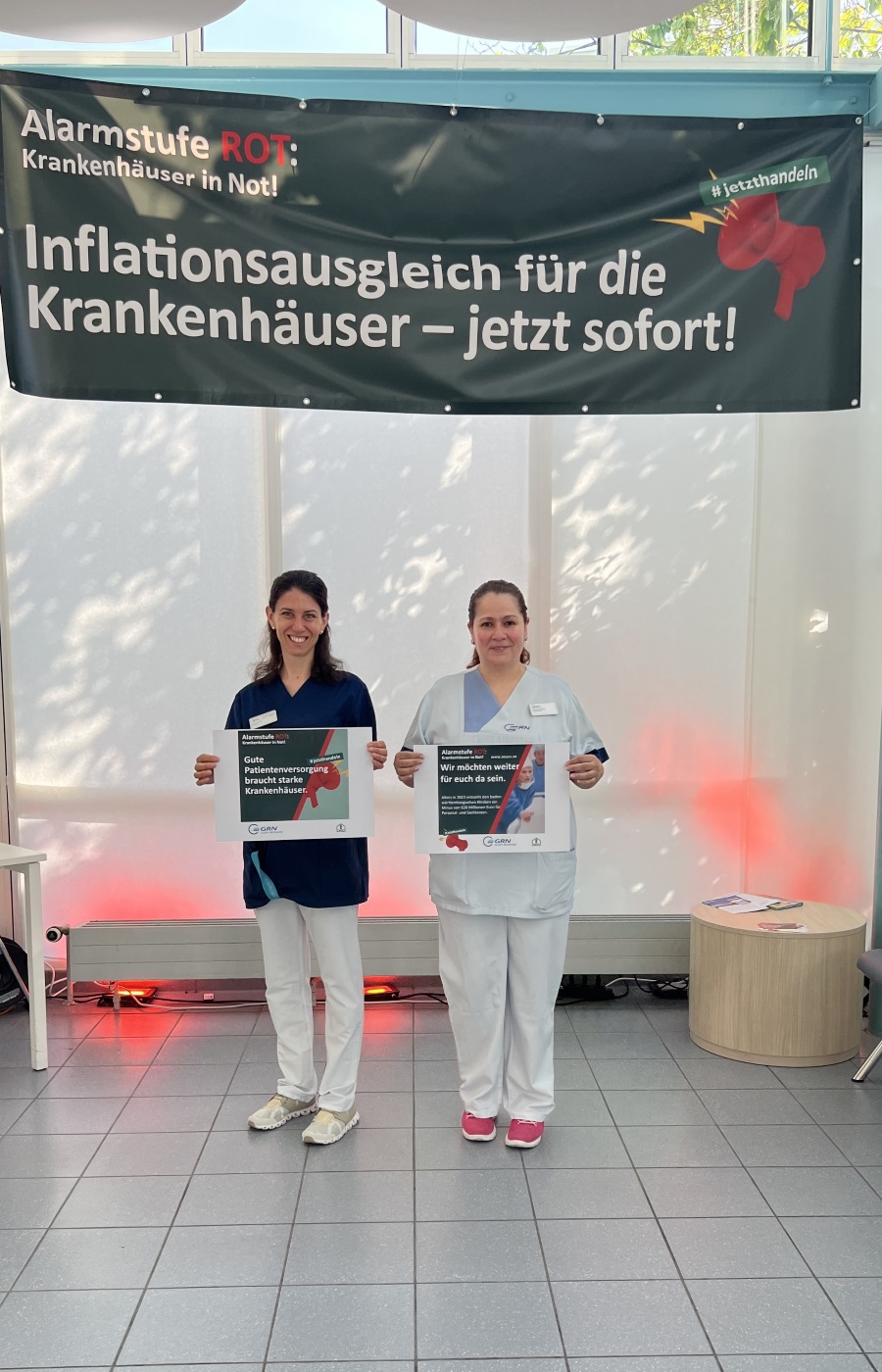 DKG-Aktion "Alarmstufe Rot - Krankenhäuser in Not" in den GRN-Kliniken, GRN-Klinik Weinheim