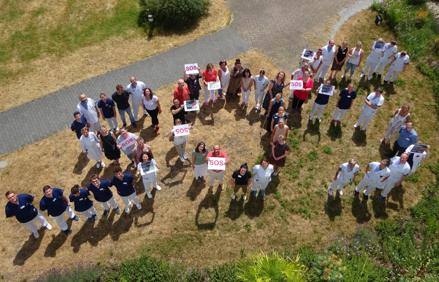 DKG-Aktion "Alarmstufe Rot - Krankenhäuser in Not" in den GRN-Kliniken, GRN-Klinik Weinheim, SOS